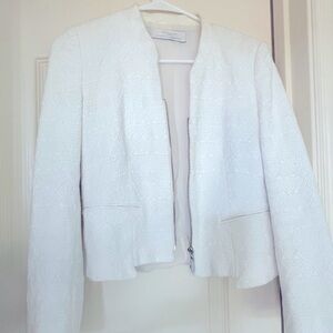 Stylish white Zara crop jacket!